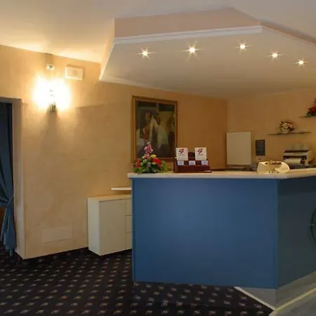 Otel Hotel University