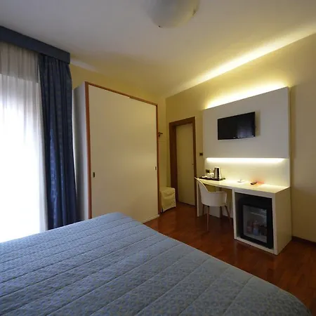 Otel Hotel University