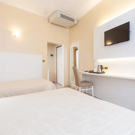Hotel University Otel 3*