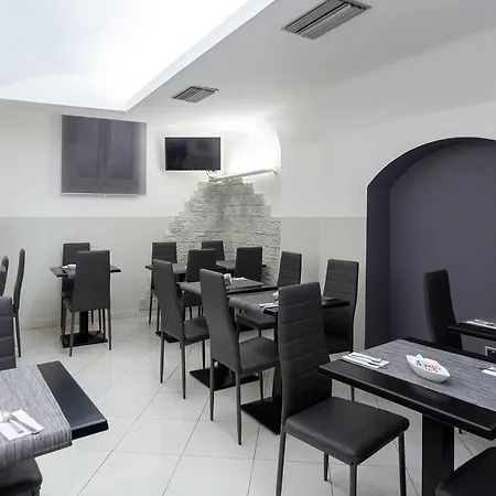 Otel Hotel University 3*