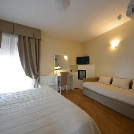Otel Hotel University