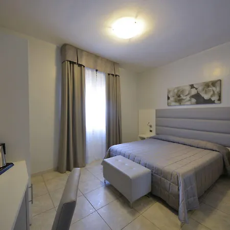 Hotel University Otel 3*