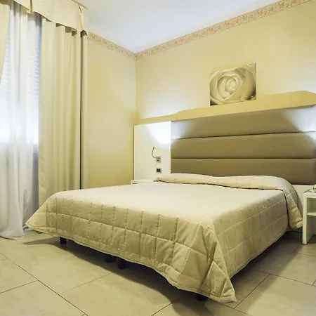 Hotel University Otel 3*