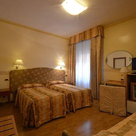 Otel Hotel University 3*